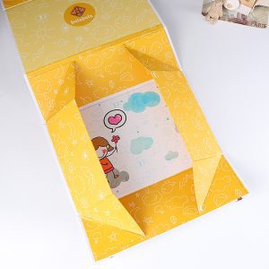 Folding box with magnetic closure lid front view for custom gift packaging